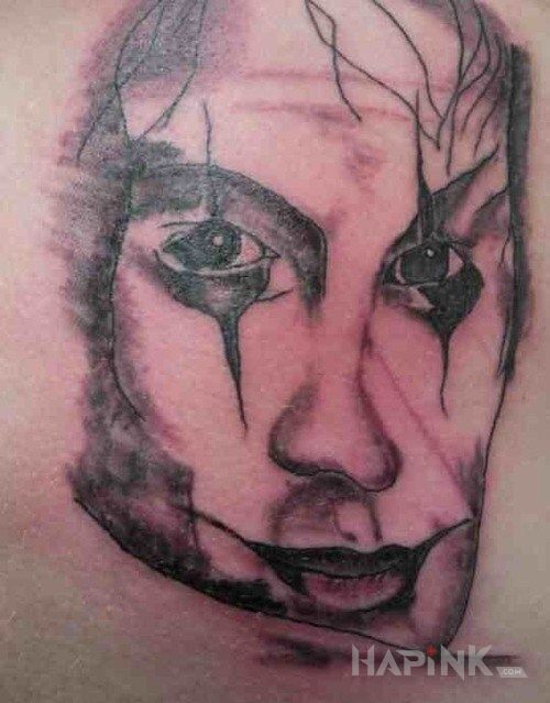 Tattoo Straszna padaka in characters motif on the shoulder blades