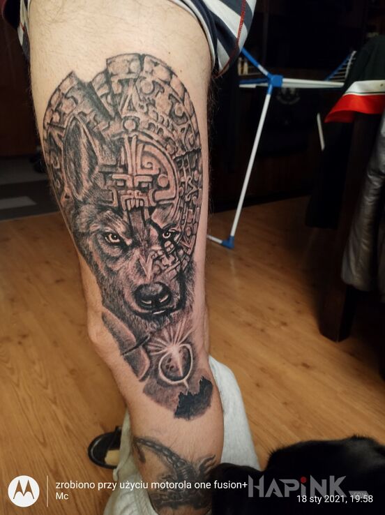 Tattoo Wilk majowie in animals motif and graphic / illustrative style on the thigh