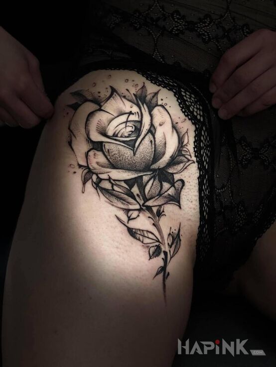Tattoo Moja kobiecość in sexy motif on the thigh