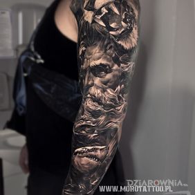 Tatuaż Grecki bóg na ręce motyw: rękawy styl: realistyczne