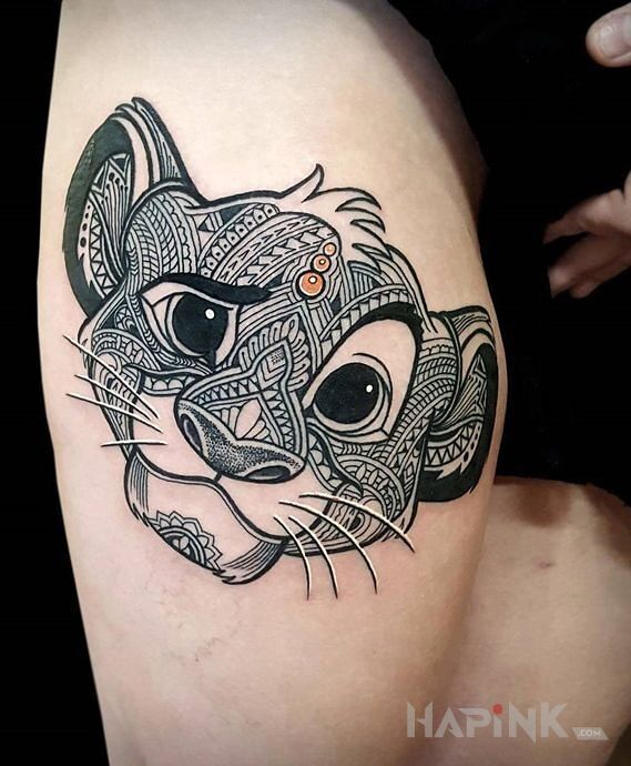 Tattoo Simba in characters motif on the leg