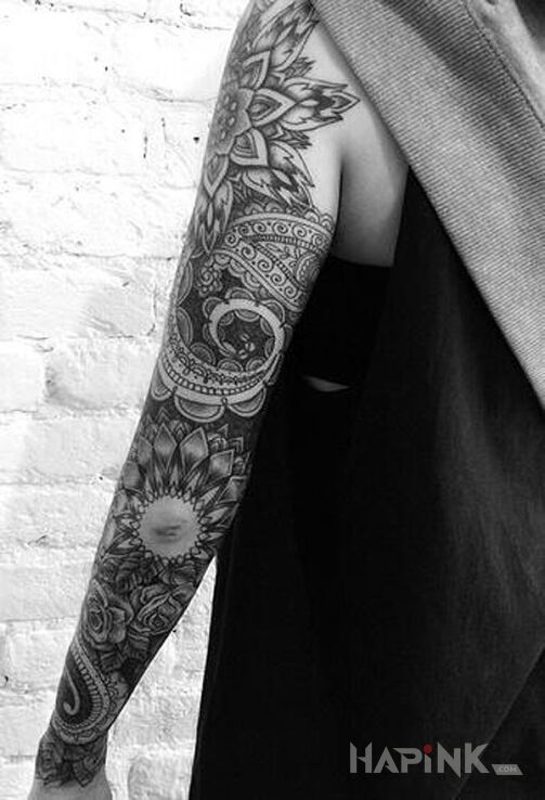Tattoo Rekaw z mandalami in sleeves motif on the forearm