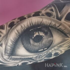 Tattoo Eye on the upper arm motif: black and gray style: realistic