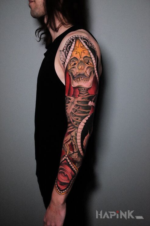 Tattoo Śmierć / Czaszka / Kościotrup in sleeves motif and neo-traditional style On the arm
