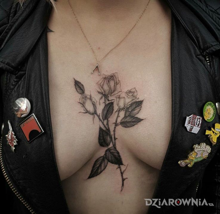 Tatuaż 3 róże w motywie kwiaty i stylu realistyczne na klatce