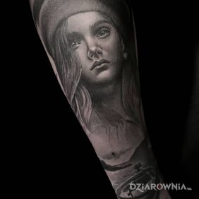 Tatuaż Portret dziewczyny na ręce motyw: twarze styl: realistyczne