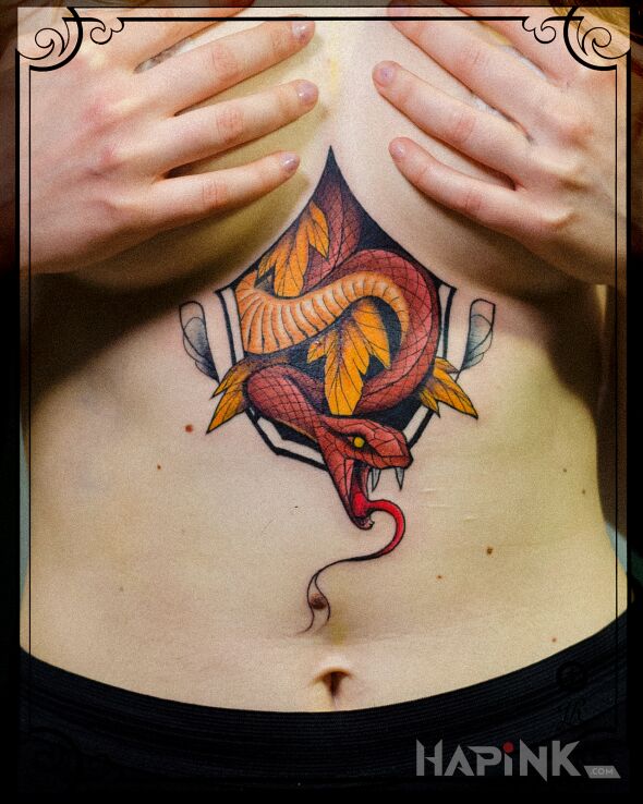 Tattoo Wężowy underboob in dark motif and neo-traditional style on the stomach