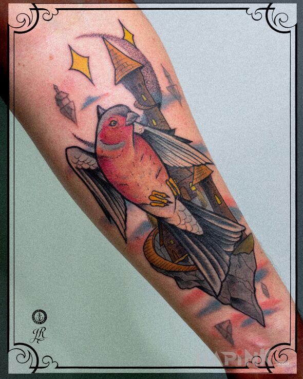 Tattoo Zięba in fantasy motif and neo-traditional style On the arm