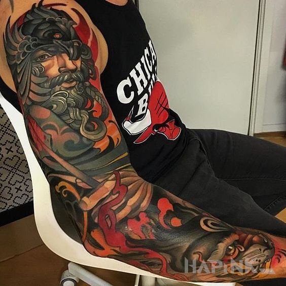 Tattoo Neo chłop z brodą in faces motif and neo-traditional style on the upper arm