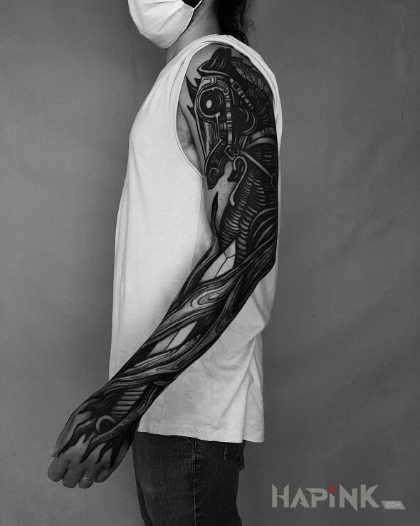 Tattoo Czarny koń in animals motif and blackwork / blackout style on the hand