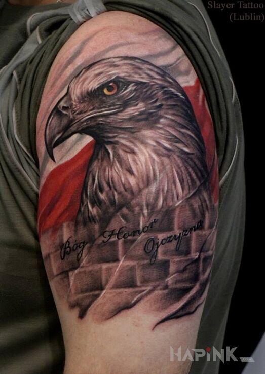 Tattoo Bóg Honor Ojczyzna in patriotic motif on the upper arm