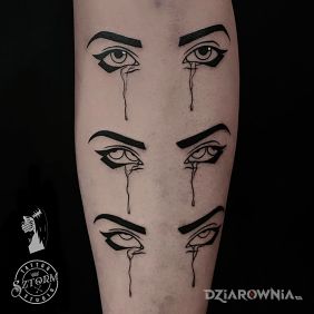 Tatuaż Potrójne spojrzenie od Nowy Lepszy Szatan na łydce motyw: czarno-szare styl: ignorant