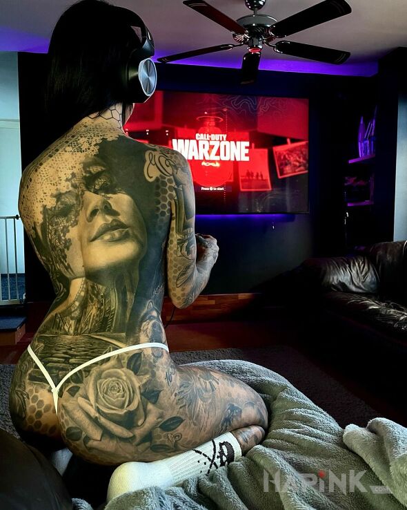 Tattoo Pykanie w gierki in sexy motif and realistic style on the shoulder blades