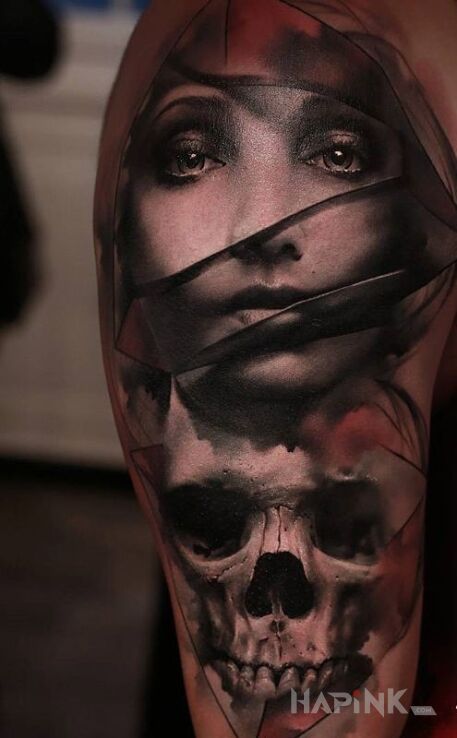 Tattoo Portret kobiety i czaszka in skulls motif and realistic style on the upper arm