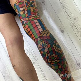 Tattoo Rubik's cube on the leg motif: sleeves