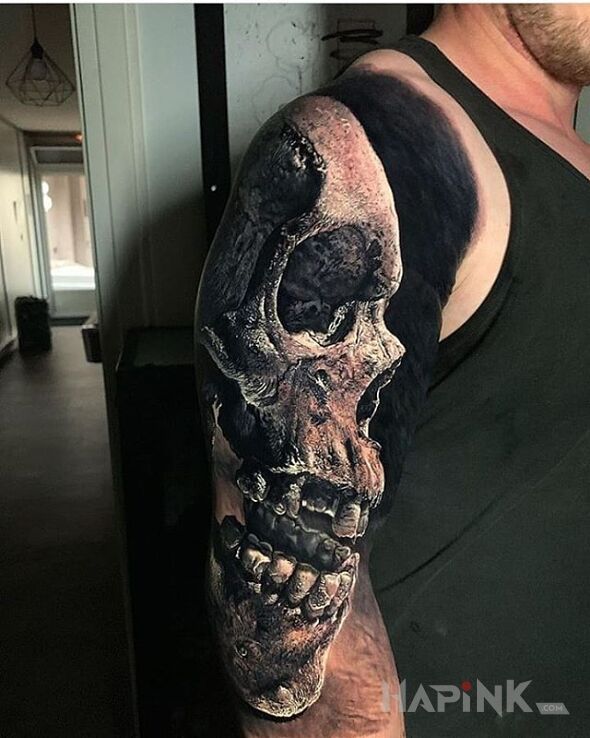 Tattoo Konkretna czacha in black and gray motif and realistic style on the upper arm