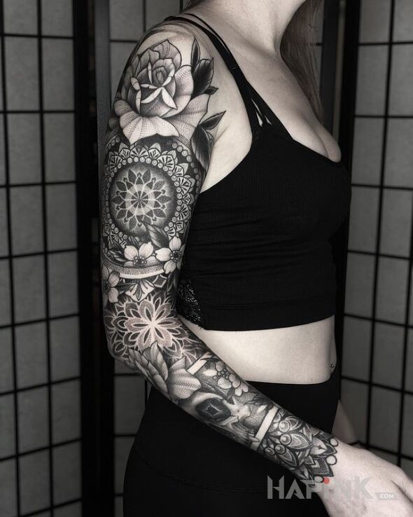 Tattoo Rekaw zrobiony na tip top in sleeves motif and graphic / illustrative style On the arm
