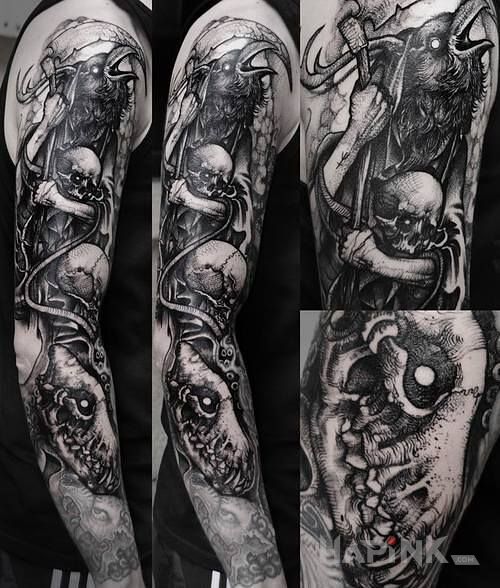 Tattoo Kruczy mag in black and gray motif and graphic / illustrative style on the upper arm