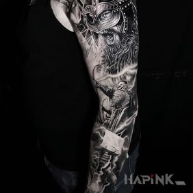 Tattoo Thor's mighty hammer on the upper arm motif: 3D style: realistic