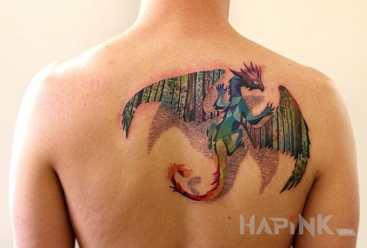 Tattoo Kolorowy smoczek in dragons motif on the back