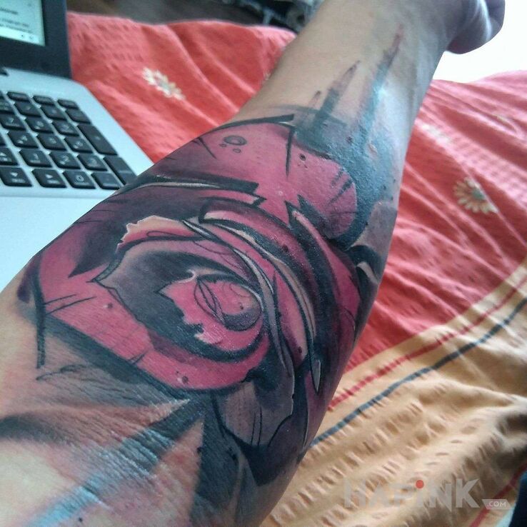 Tattoo Abstrakt róża 2 in flowers motif on the forearm
