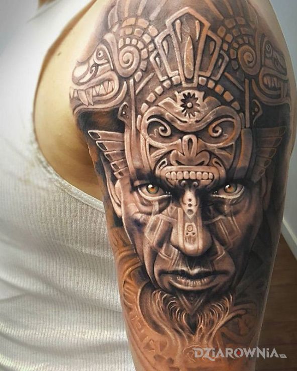 Tatuaż aztek w motywie 3D i stylu realistyczne na ramieniu