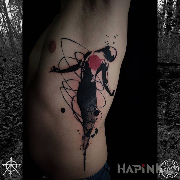 Tattoo Abstrakcyjny tatuaż od Ziotewicza in black and gray motif and blackwork / blackout style on the ribs