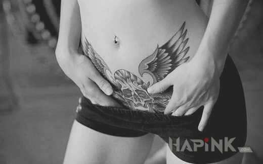 Tattoo Skrzydlata czaszka in black and gray motif and graphic / illustrative style on the stomach