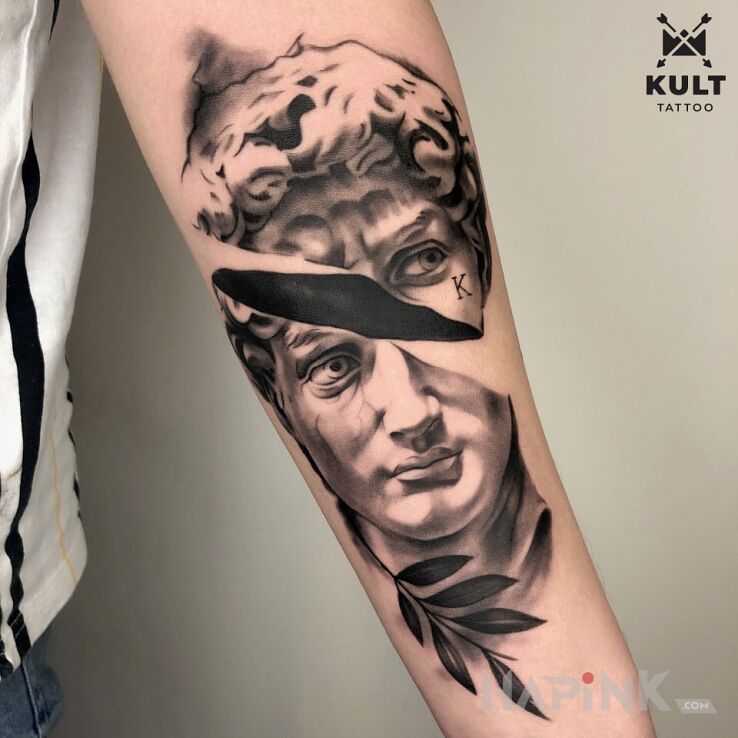 Tattoo MITOLOGICZNY DAWID in characters motif and graphic / illustrative style On the arm
