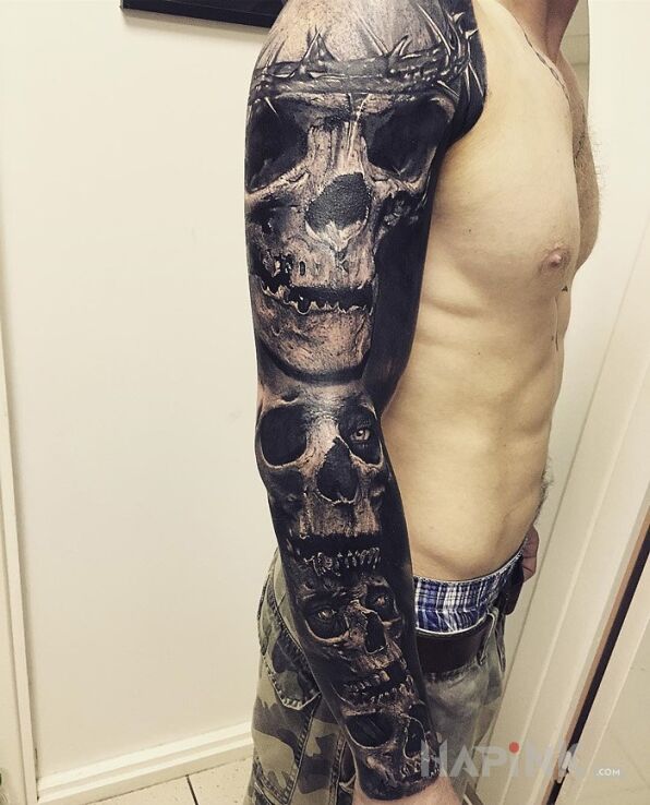 Tattoo Cała łapa w czaszkach in 3D motif on the forearm