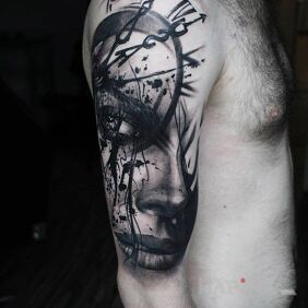 Tattoo Woman with a clock on the upper arm motif: characters