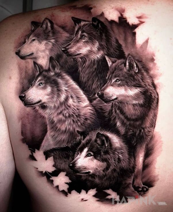 Tattoo Wataha wilków in animals motif and realistic style on the back