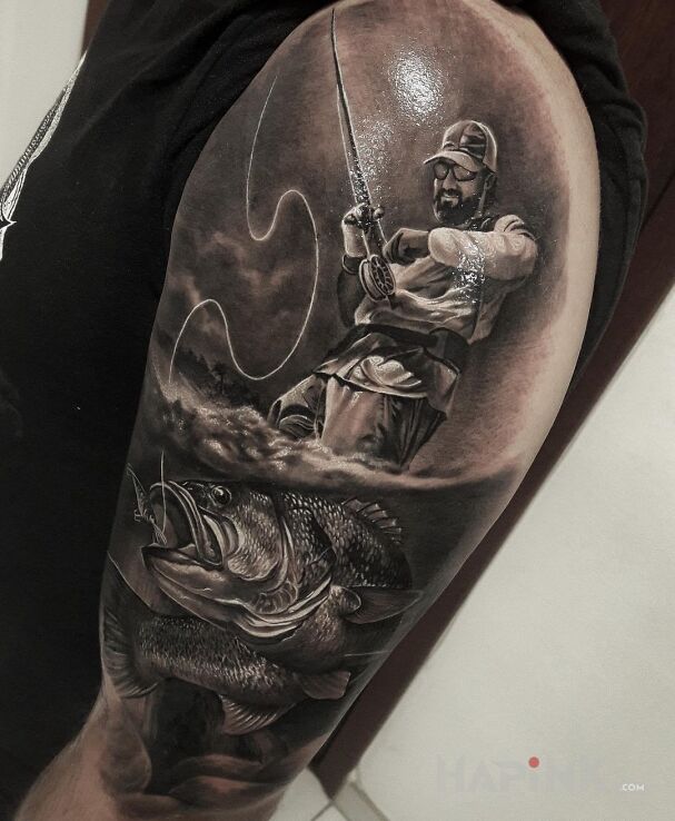 Tattoo Złapana na haczyk in characters motif and realistic style on the upper arm