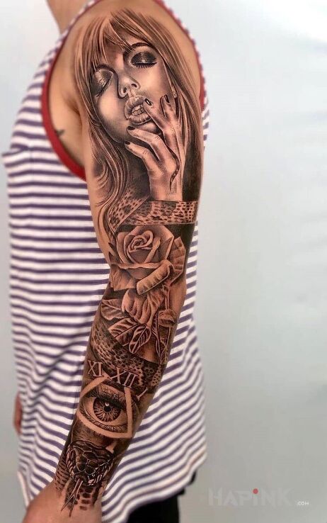 Tattoo Róża w epicentrum in animals motif and realistic style on the forearm