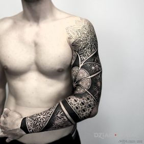 Tatuaż Wzorki na rekawie na przedramieniu motyw: rękawy styl: dotwork