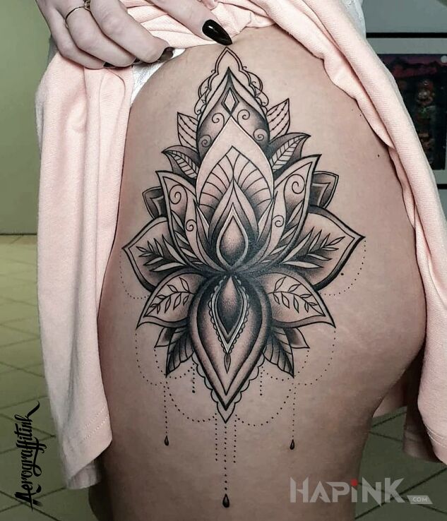 Tattoo MandaLove in black and gray motif and graphic / illustrative style on the leg
