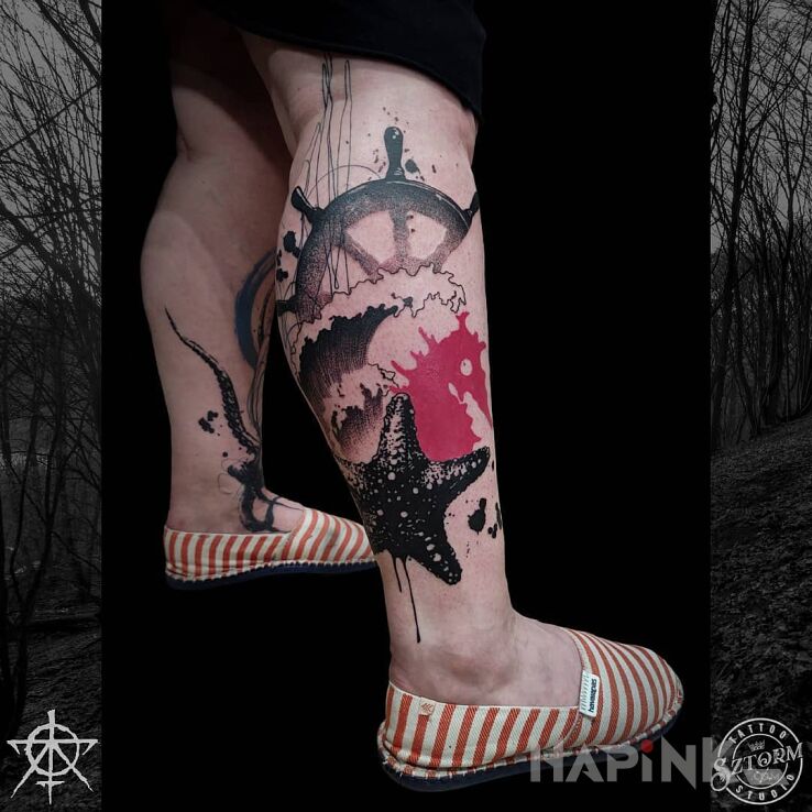 Tattoo Morski tatuaż in black and gray motif and graphic / illustrative style on the leg