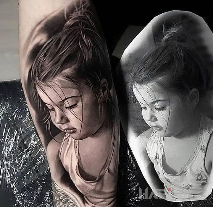 Tattoo Mega portret dziecka in 3D motif and realistic style On the arm