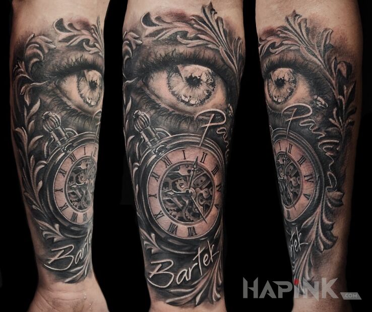 Tattoo Clock eye in floral motif and realistic style On the arm
