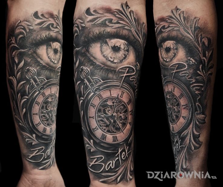 Tatuaż oko zegar w motywie twarze i stylu realistyczne na przedramieniu