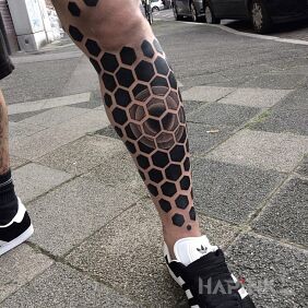 Tattoo Geometric elements on the leg style: geometric