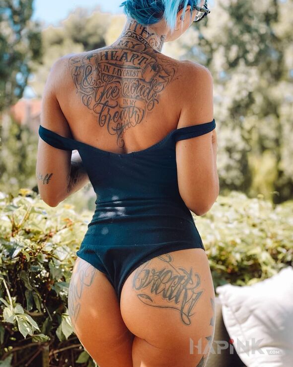 Tattoo Napisy na tyle in lettering motif and calligraphy style on the buttocks