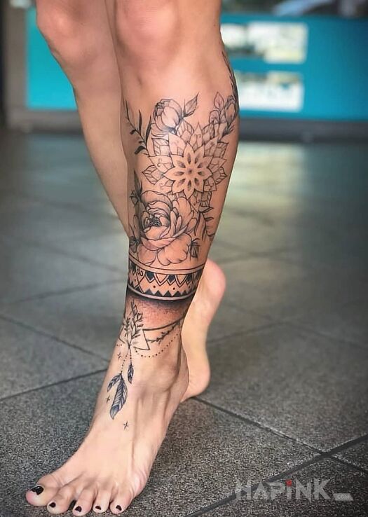 Tattoo Mandala uzupełniona różą in flowers motif and graphic / illustrative style near the ankle