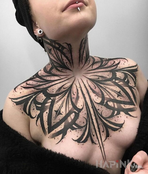 Tattoo Ostry sznyt in black and gray motif on the chest