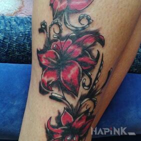 Tattoo Flowers on the leg motif: flowers