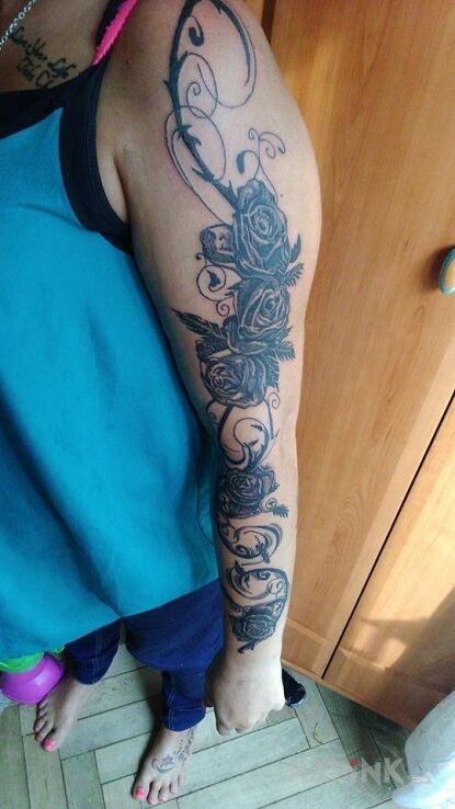 Tattoo Mój własny wzór in flowers motif on the upper arm