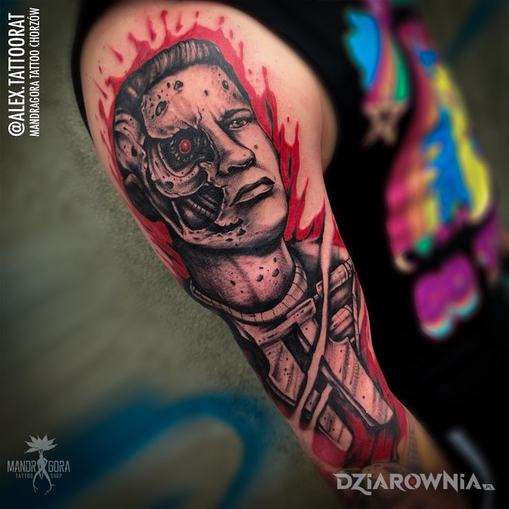 Tatuaż terminator w motywie postacie i stylu surrealistyczne na ramieniu
