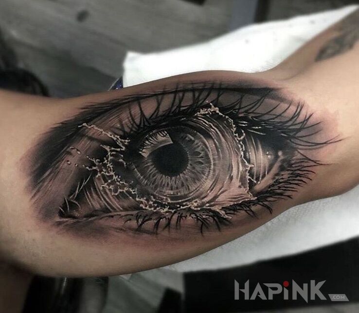 Tattoo Płaczące oko in 3D motif and realistic style on the upper arm
