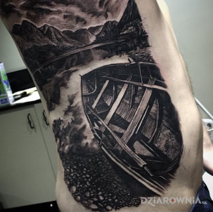 Tatuaż łódka w motywie 3D i stylu realistyczne na żebrach