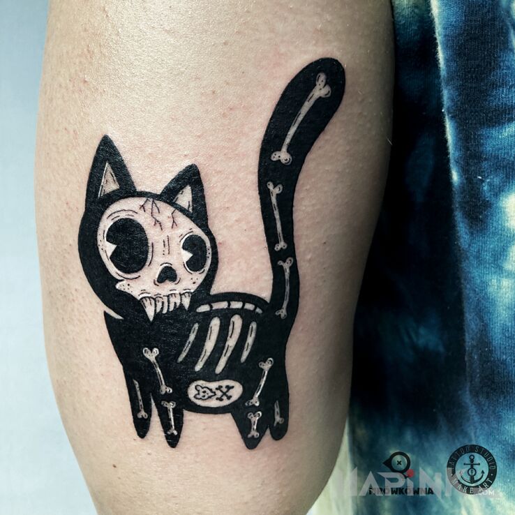 Tattoo Kościokotek in black and gray motif and graphic / illustrative style On the arm